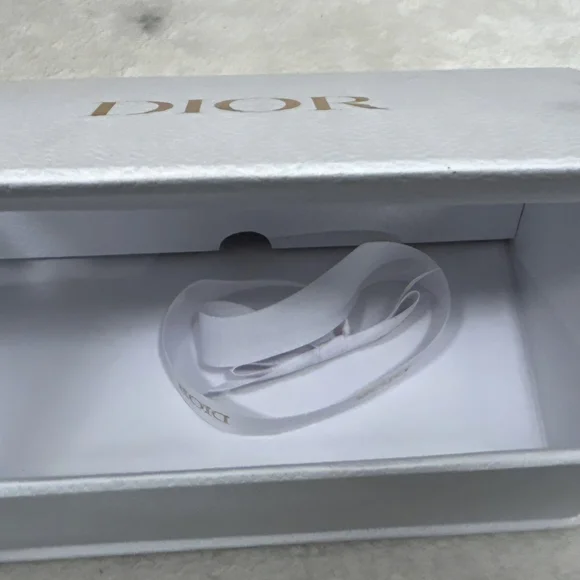 Louis Vuitton Cream and Black Accessory Set - Picture 4 of 6